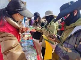 武威市文旅系统倾情助力“请到民勤种棵树”志愿活动