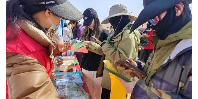 武威市文旅系统倾情助力“请到民勤种棵树”志愿活动