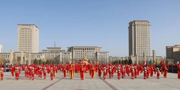 骏马奔腾闹元宵 社火欢腾耀铜城——2026年白银市元宵社火展演精彩上演